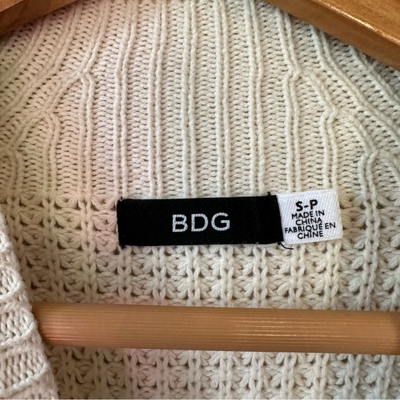 BDG Urban Outfitters | Waffle Knit High Neck Step Hem Sweater Size Small - Picture 3 of 8